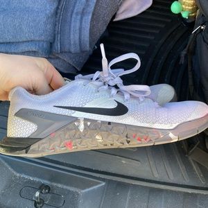 Nike Womens Metcon 4 White Black Training Running Shoes Size 7 US
